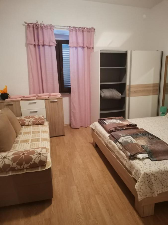 Apartman Miki Pula Buitenkant foto